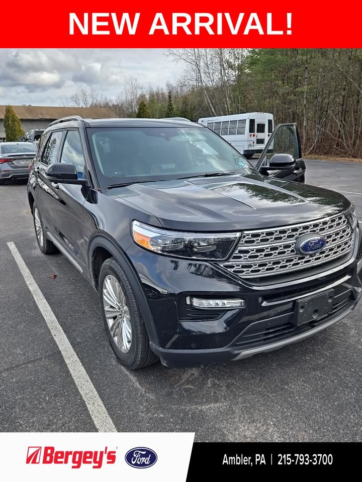 2022 Ford Explorer Limited's photo
