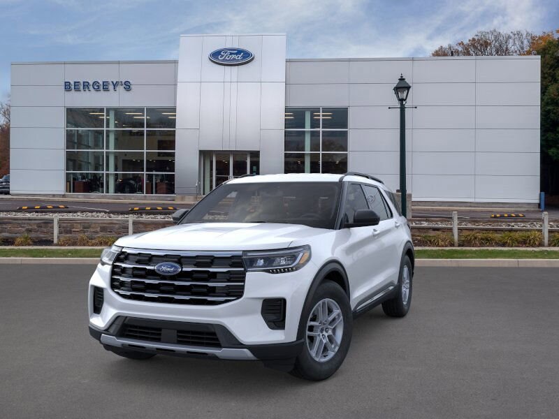 2025 Ford Explorer photo 2