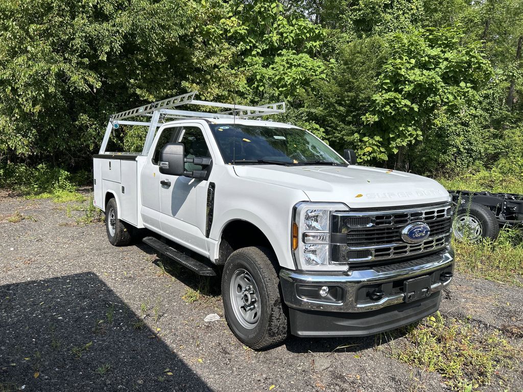 2025 Ford F-350 XL photo 3