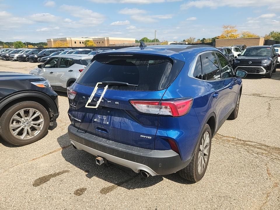 2022 Ford Escape Titanium photo 3