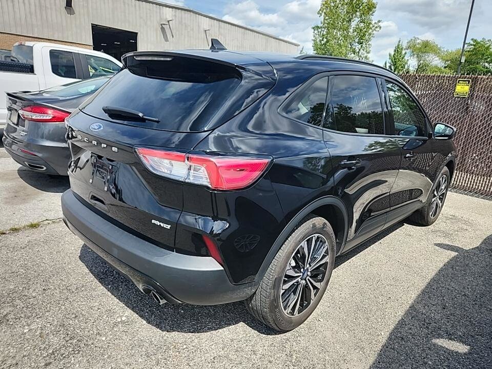 2022 Ford Escape SE Sport photo 3
