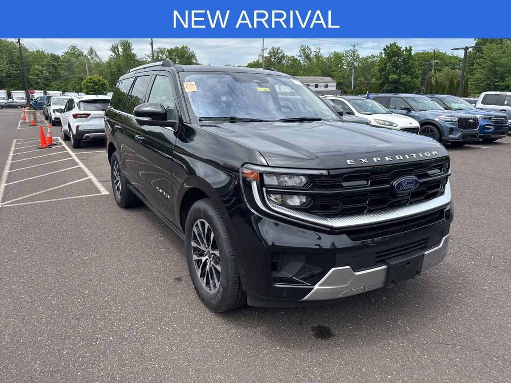 Certified 2025 Ford Expedition Platinum with a Moonroof SUV