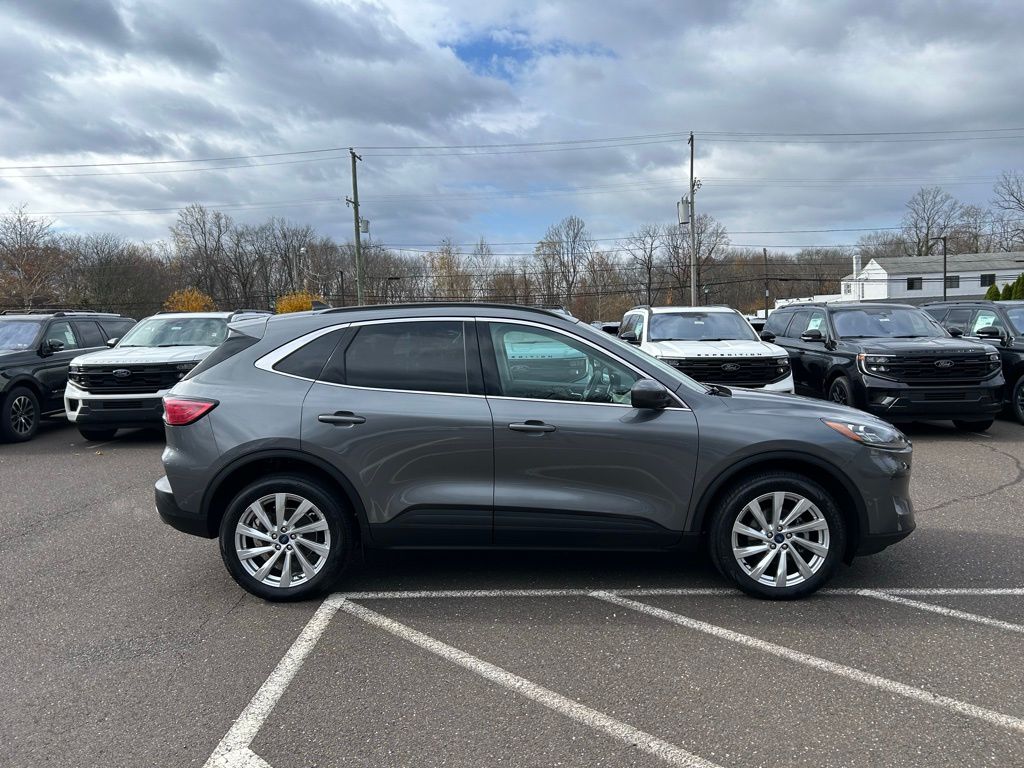 2022 Ford Escape Titanium Elite photo 3