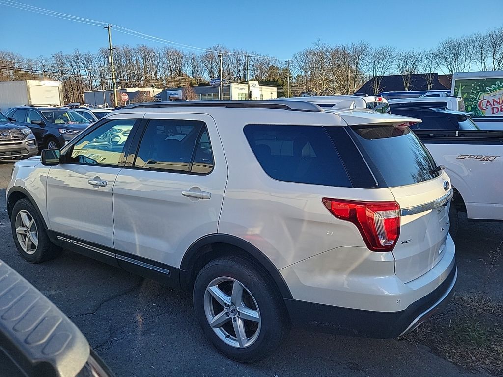 2017 Ford Explorer XLT photo 3
