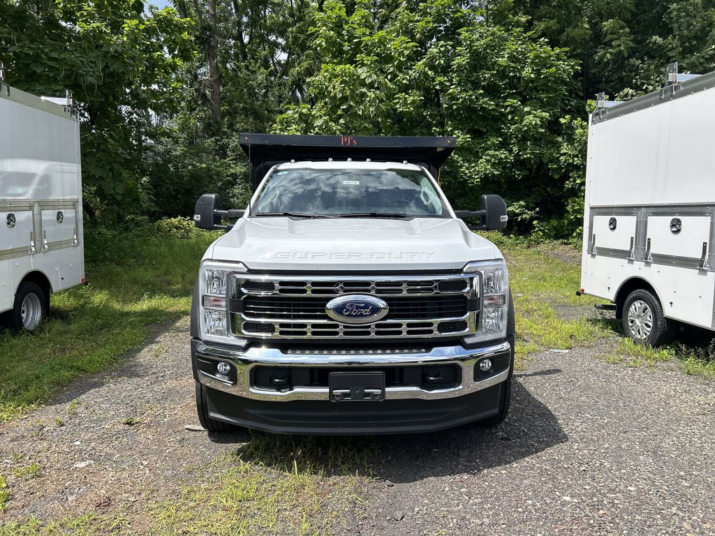 2025 Ford F-550 photo 2