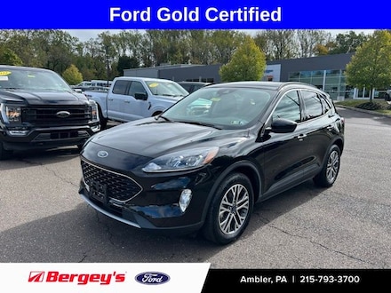 2022 Ford Escape SEL with Navigation and a Moonroof SUV