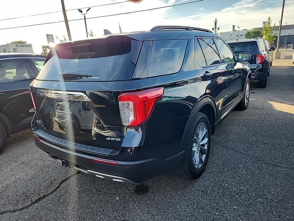 2023 Ford Explorer XLT photo 3