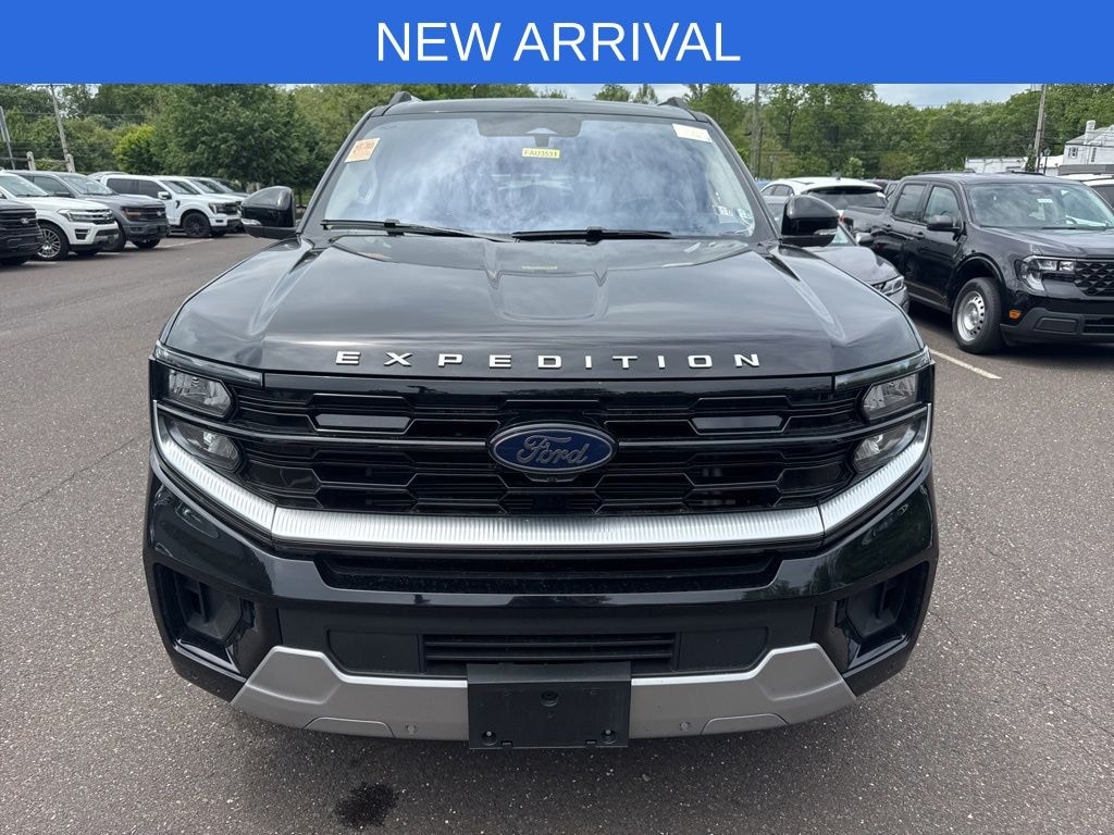 Certified 2025 Ford Expedition Platinum with a Moonroof SUV
