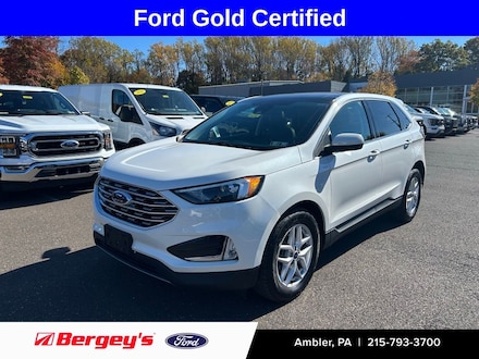 2022 Ford Edge SEL with a Moonroof SUV