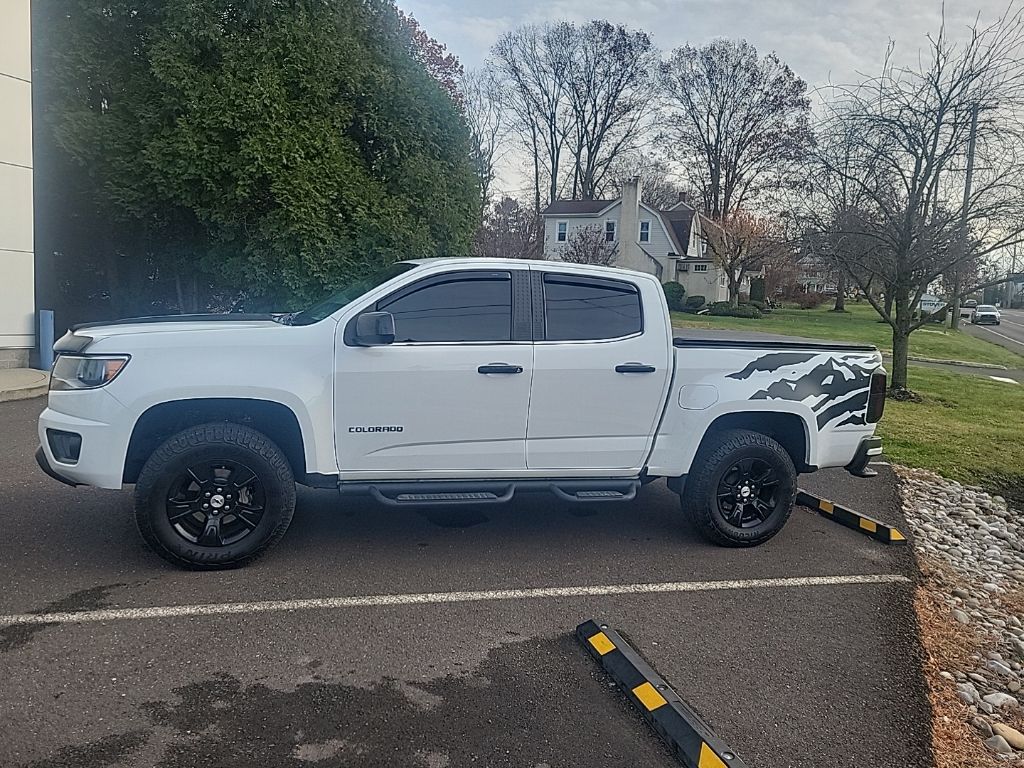 2019 Chevrolet Colorado LT photo 2