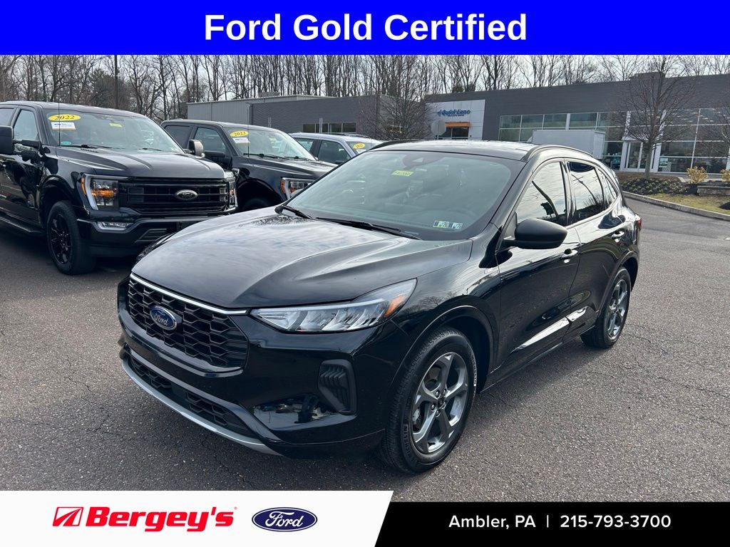 2023 Ford Escape ST-Line's photo