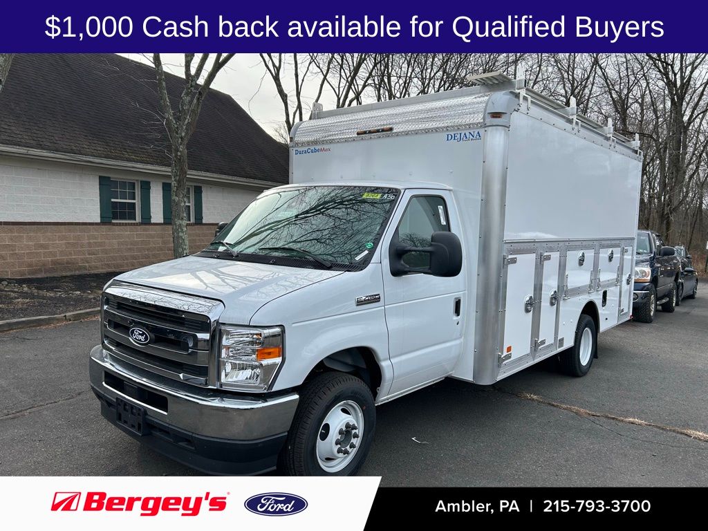 2026 Ford E-Series DRW E-450 Super Duty 158 in WB's photo