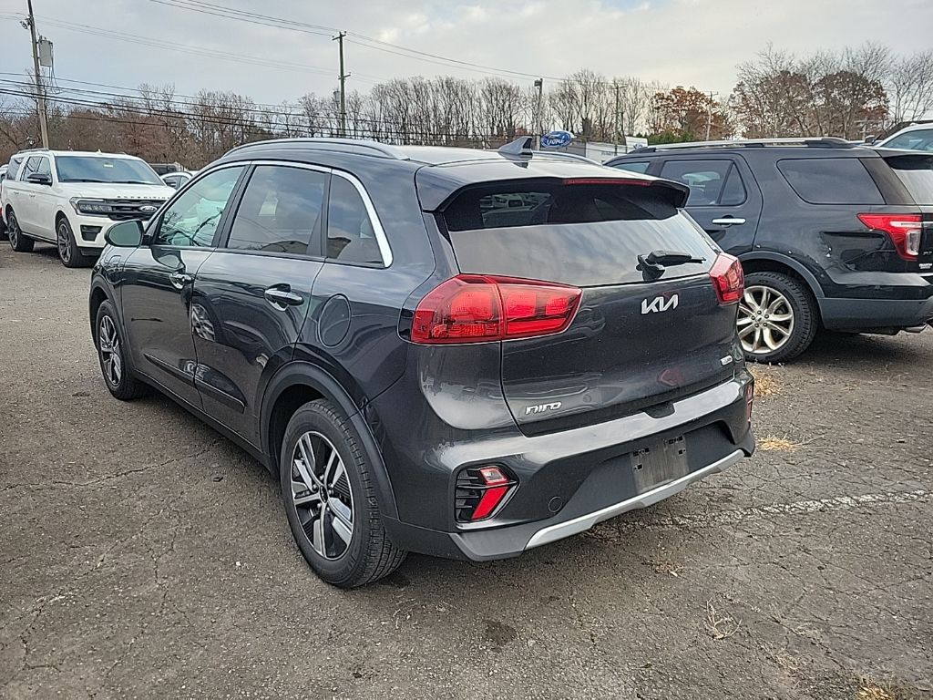 2022 Kia Niro Plug-In Hybrid LXS photo 2