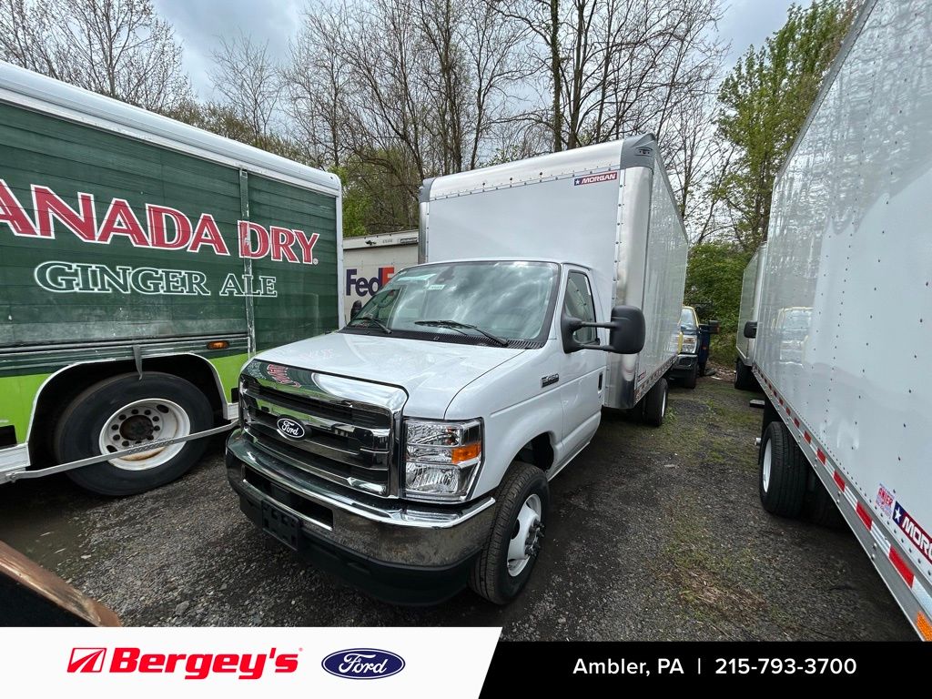 2027 Ford E-Series DRW E-450 Super Duty 176 in WB's photo