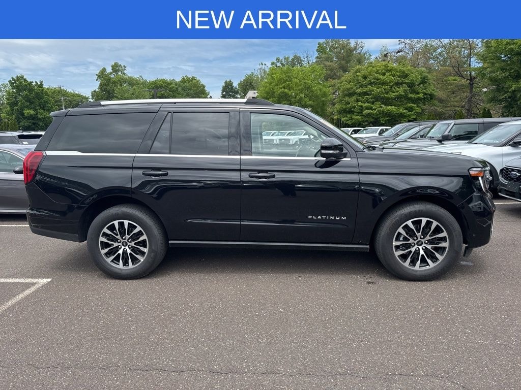 Certified 2025 Ford Expedition Platinum with a Moonroof SUV