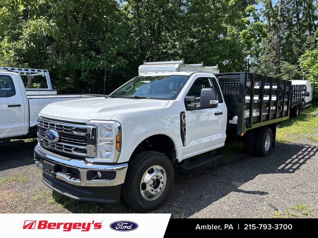 2025 Ford F-350 Super Duty Chassis Cab XL's photo