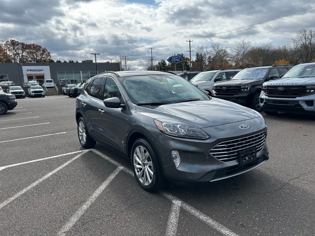 2022 Ford Escape Titanium Elite photo 2