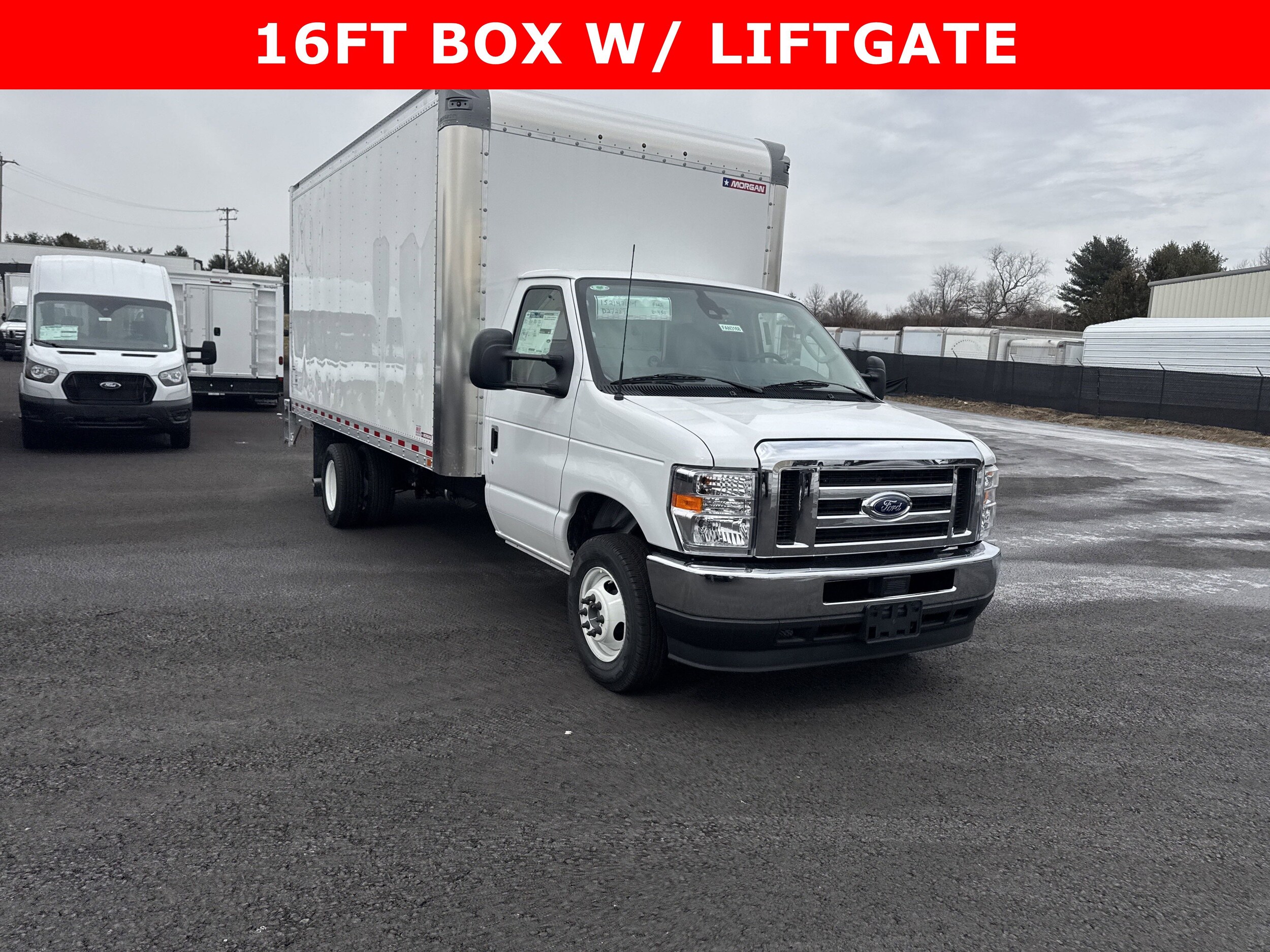 2025 Ford E-450 Cutaway photo 3