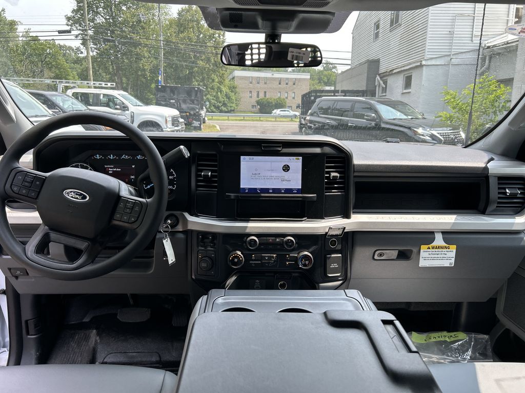 2025 Ford F-350 Super Duty Chassis Cab XL - Photo 17