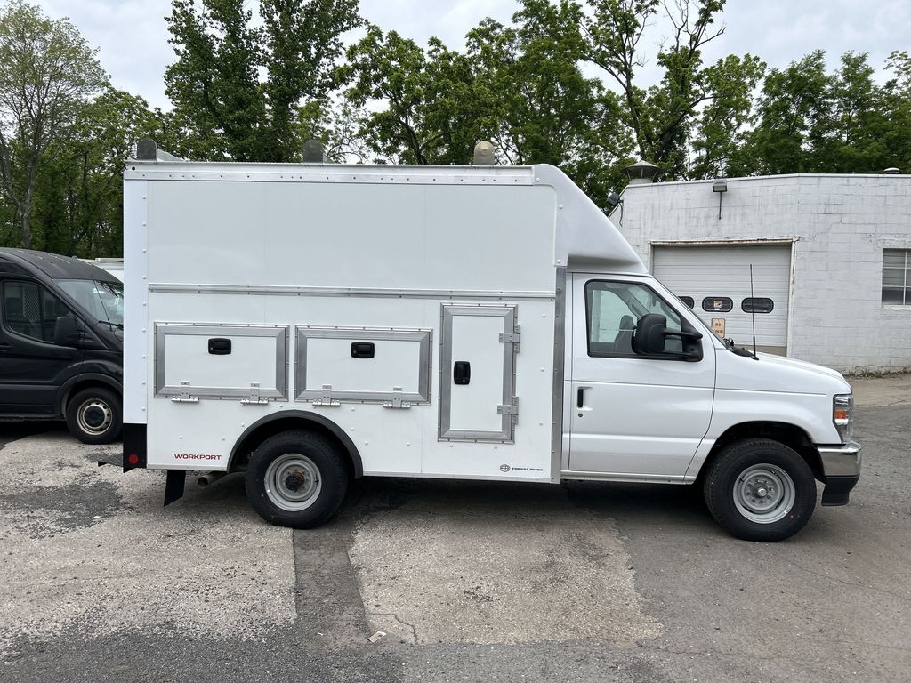 2026 Ford E-350 Base photo 2