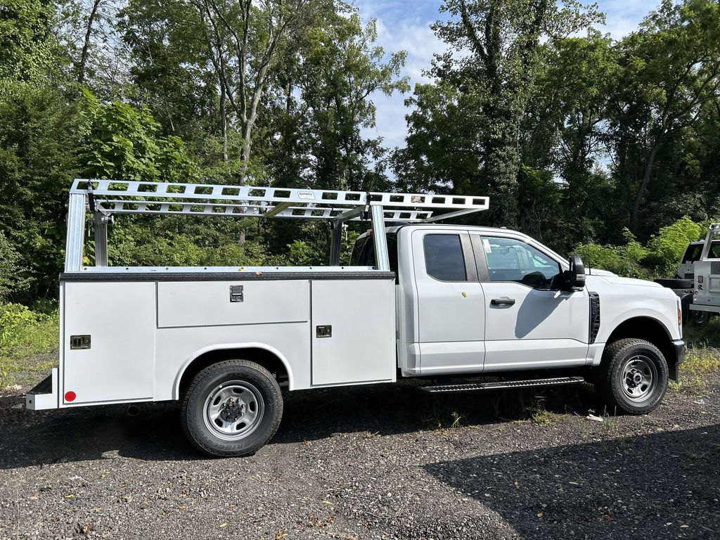 2025 Ford F-350 XL photo 4