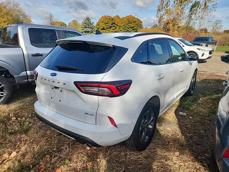 2023 Ford Escape ST-Line photo 4