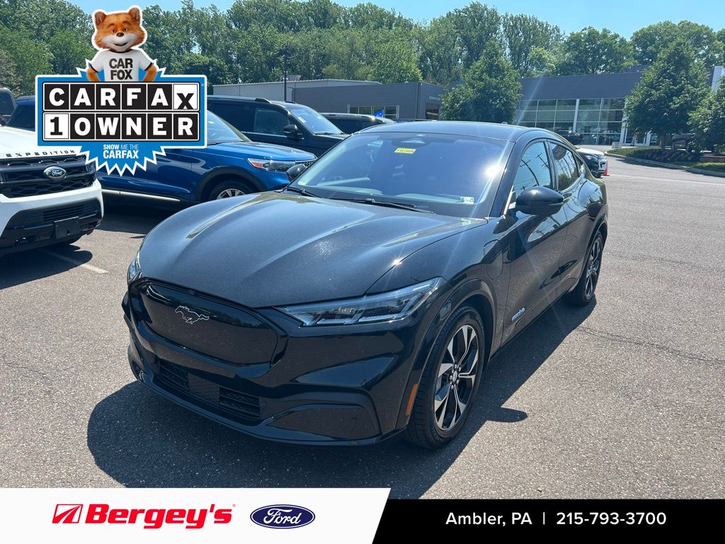 2023 Ford Mustang-Mach-e Premium's photo