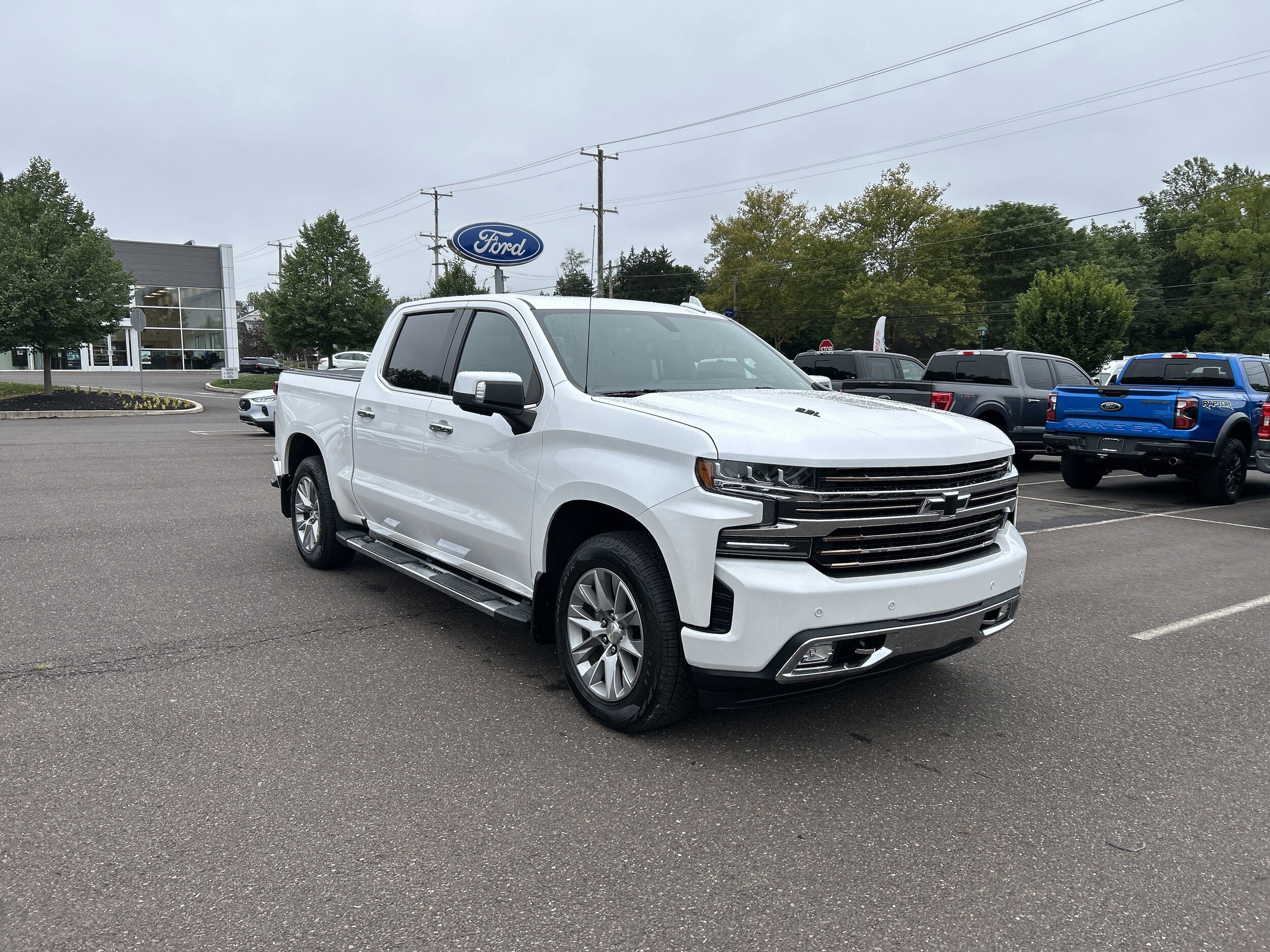 2020 Chevrolet Silverado 1500 High Country Z71 photo 3