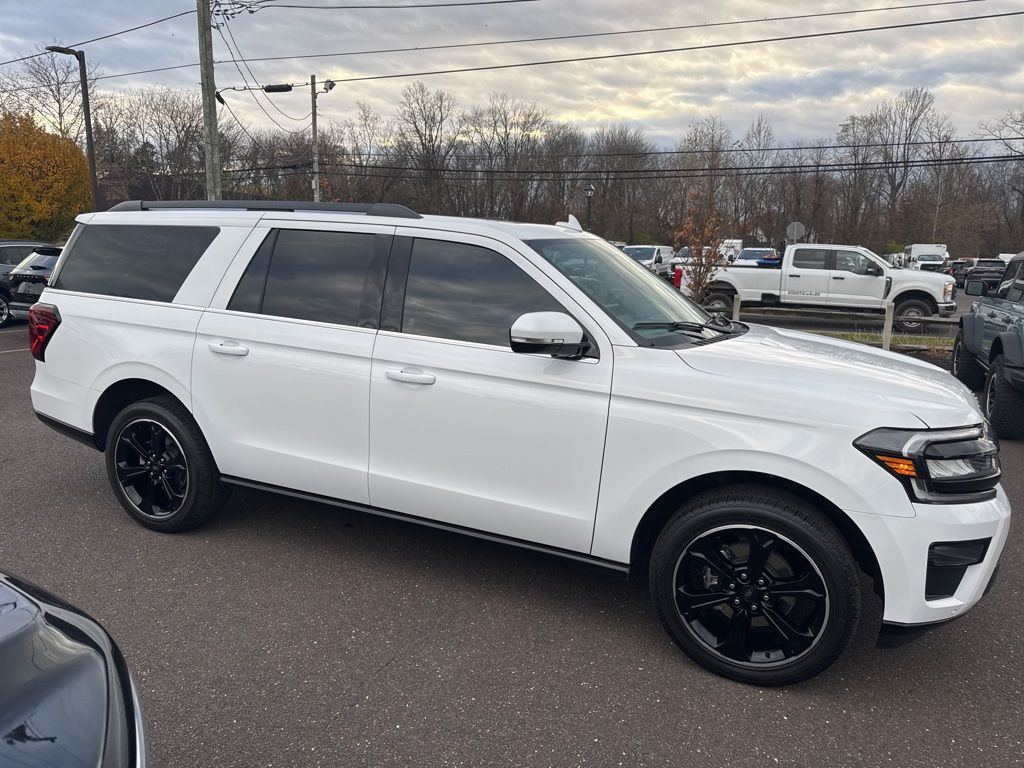 2022 Ford Expedition MAX Limited photo 3