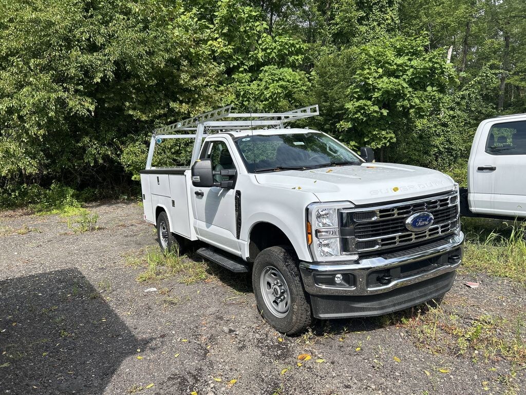 New 2025 Ford F-350SD XL Chassis