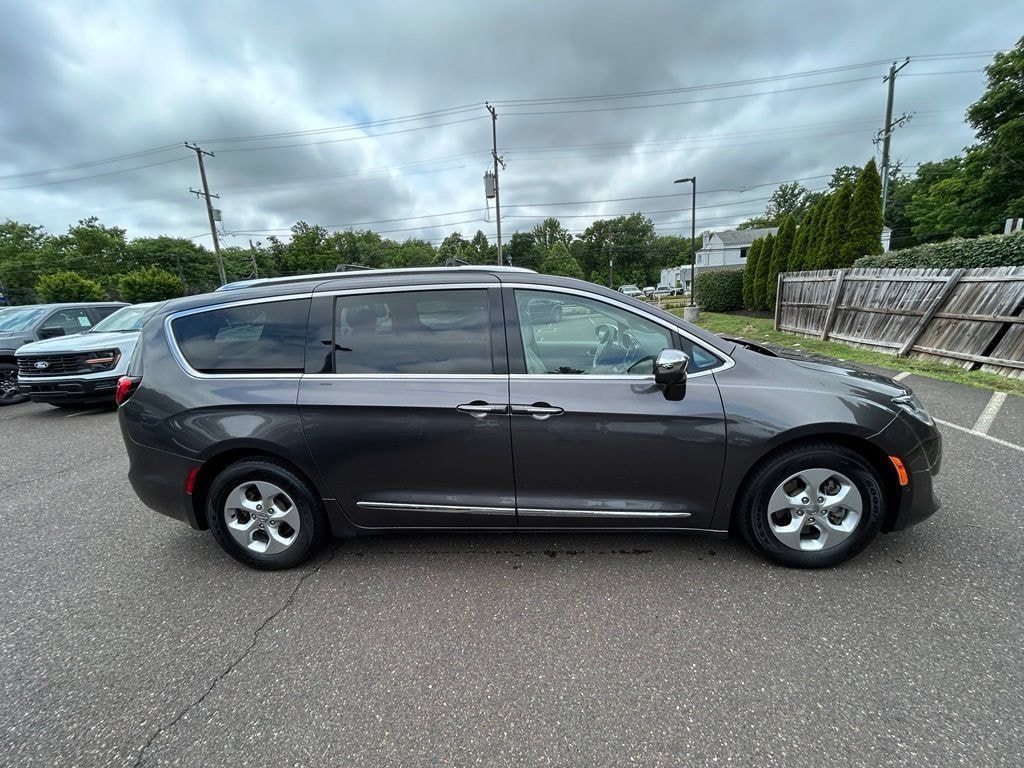 Used 2017 Chrysler Pacifica Hybrid Platinum Minivan/Van