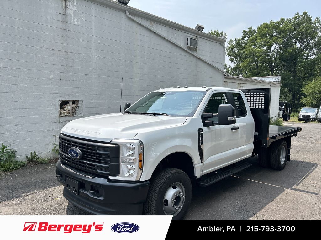2025 Ford F-350 Super Duty Chassis Cab XL's photo