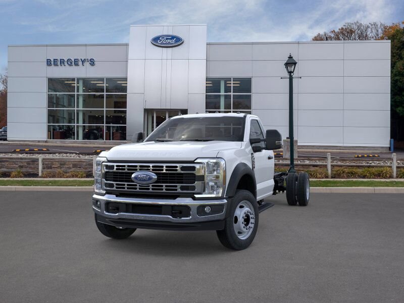 2025 Ford F-550 photo 2