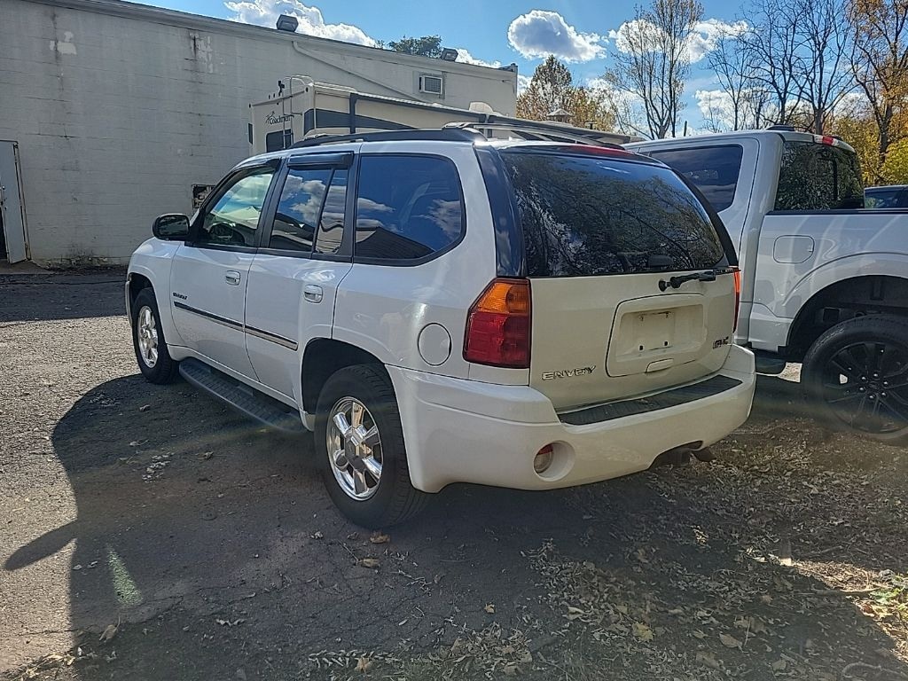 Used 2006 GMC Envoy SLT with a Moonroof SUV