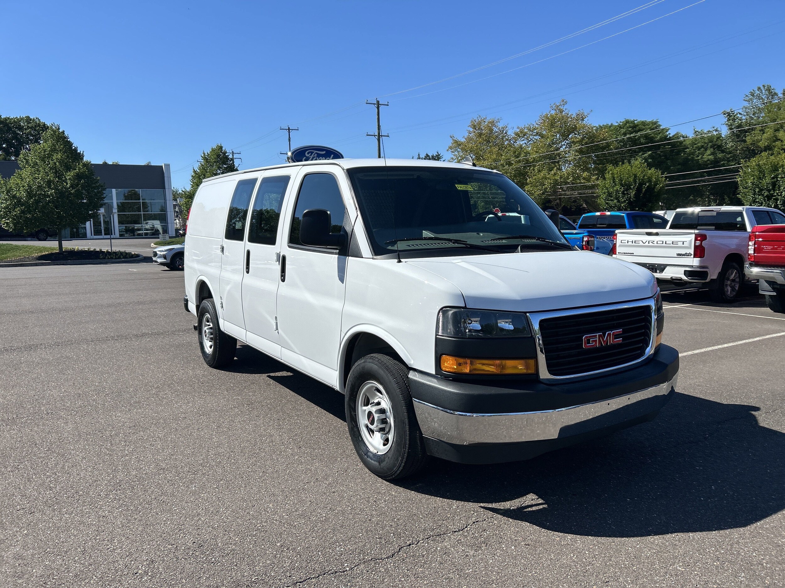 2022 Gmc Savana 2500 Cargo photo 2