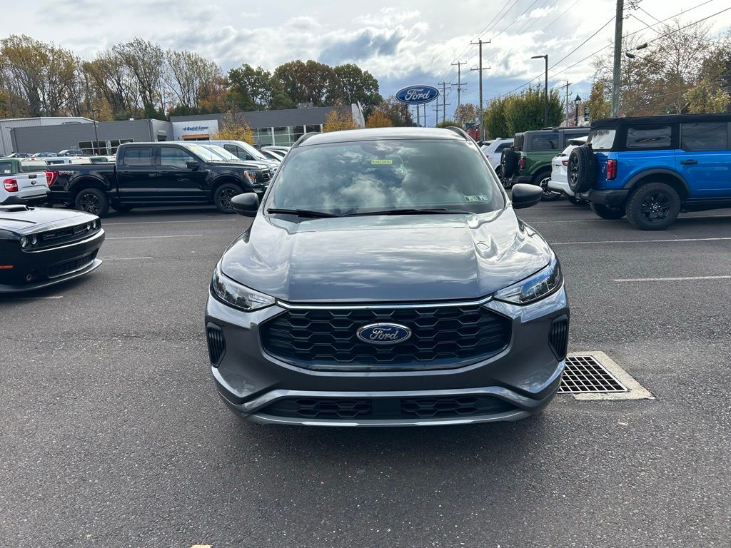 2023 Ford Escape ST-Line photo 2