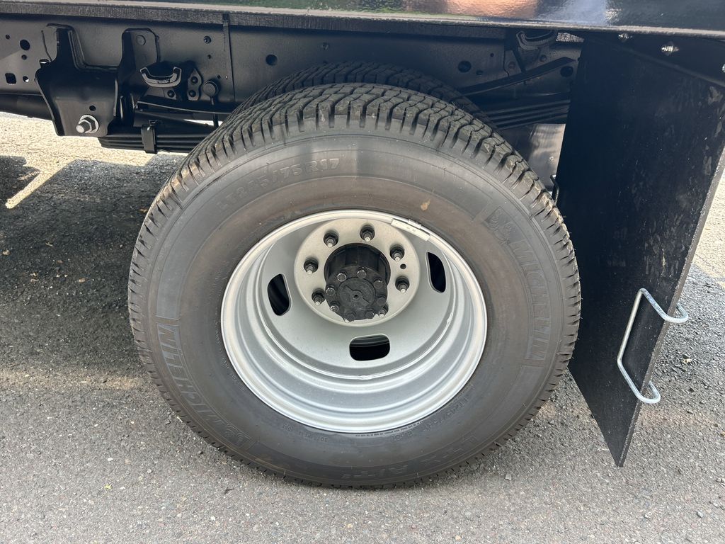 2025 Ford F-350 Super Duty Chassis Cab XL - Photo 33