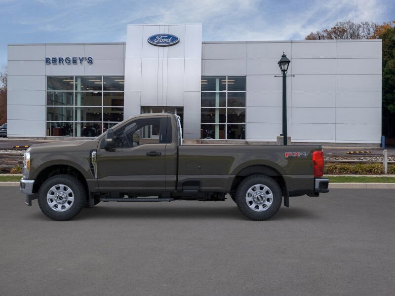 2025 Ford F-350 XLT photo 3