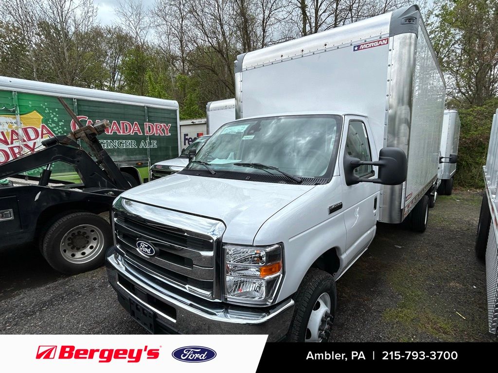 2027 Ford E-Series DRW E-450 Super Duty 176 in WB's photo
