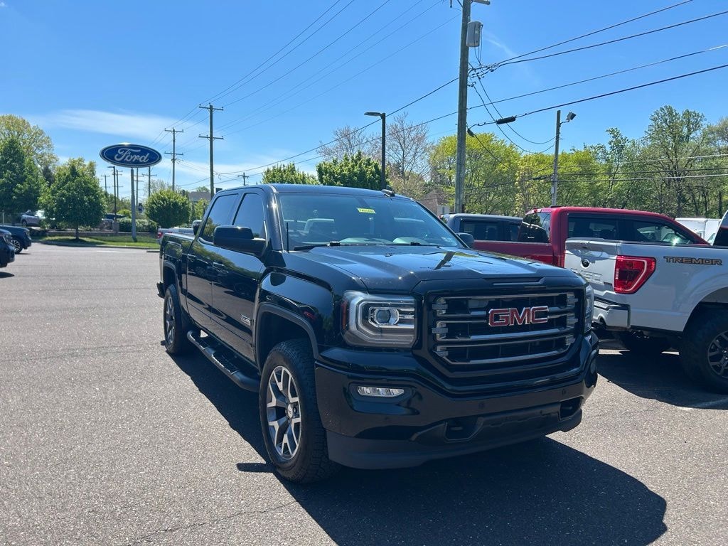 Used 2017 GMC Sierra 1500 XLT Z71 5.3L with a Moonroof Truck