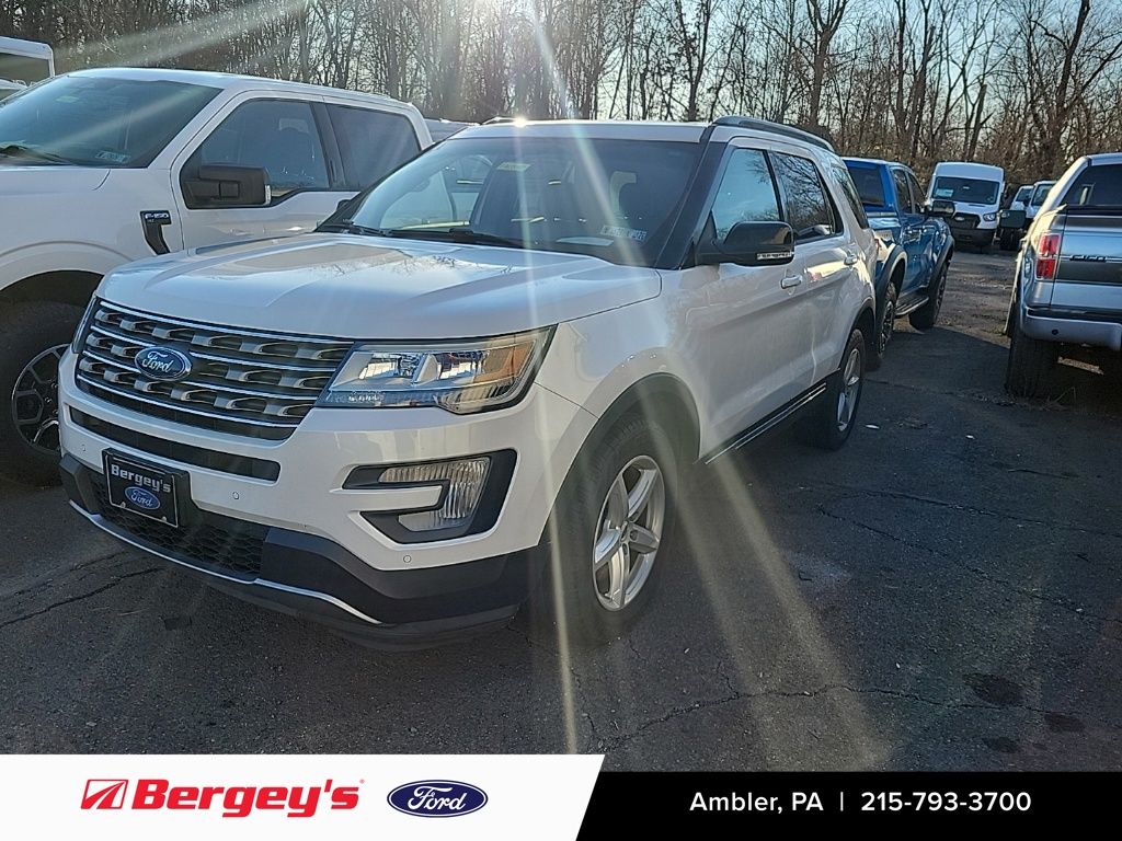 2017 Ford Explorer XLT's photo