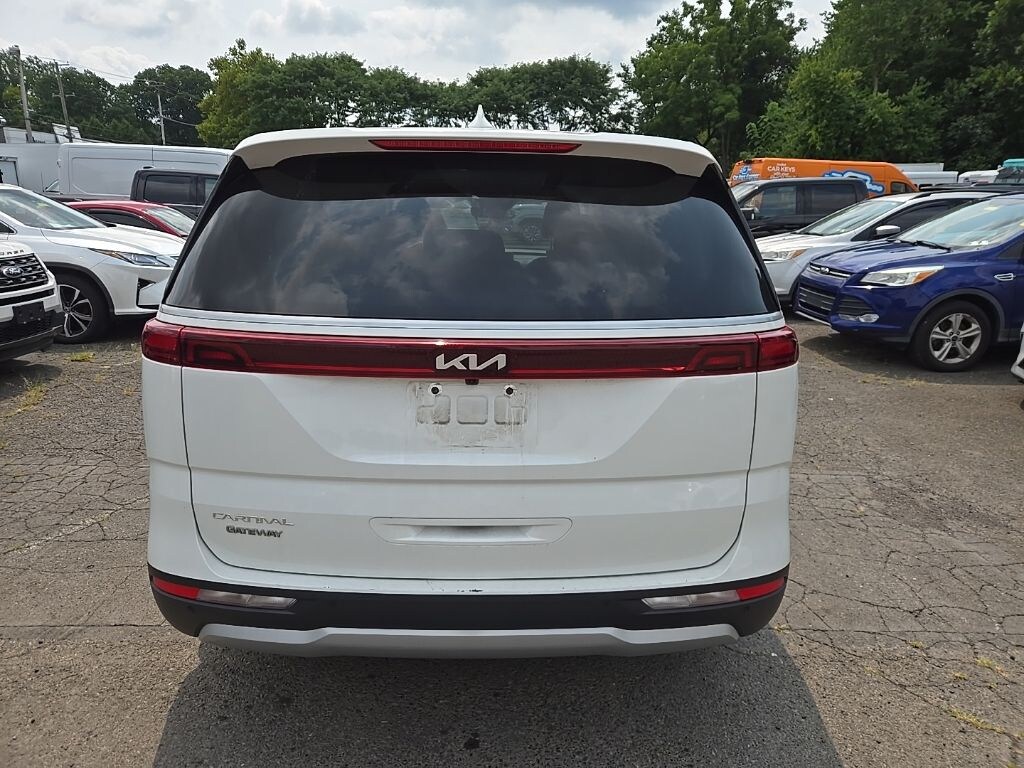 Used 2024 Kia Carnival LX Minivan/Van