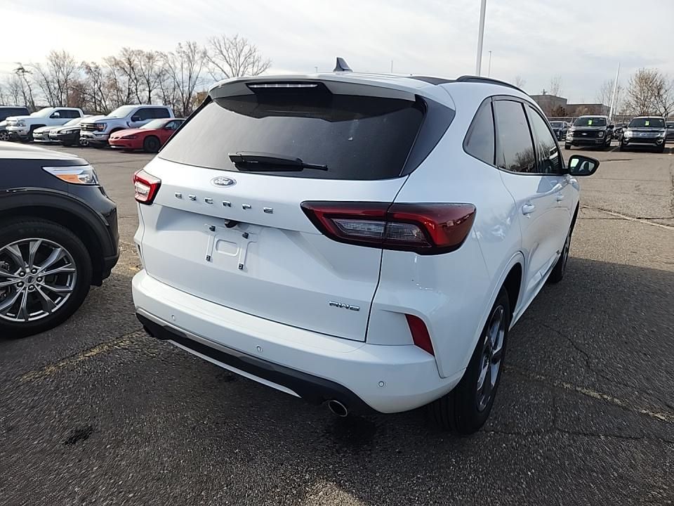 2023 Ford Escape ST-Line photo 4