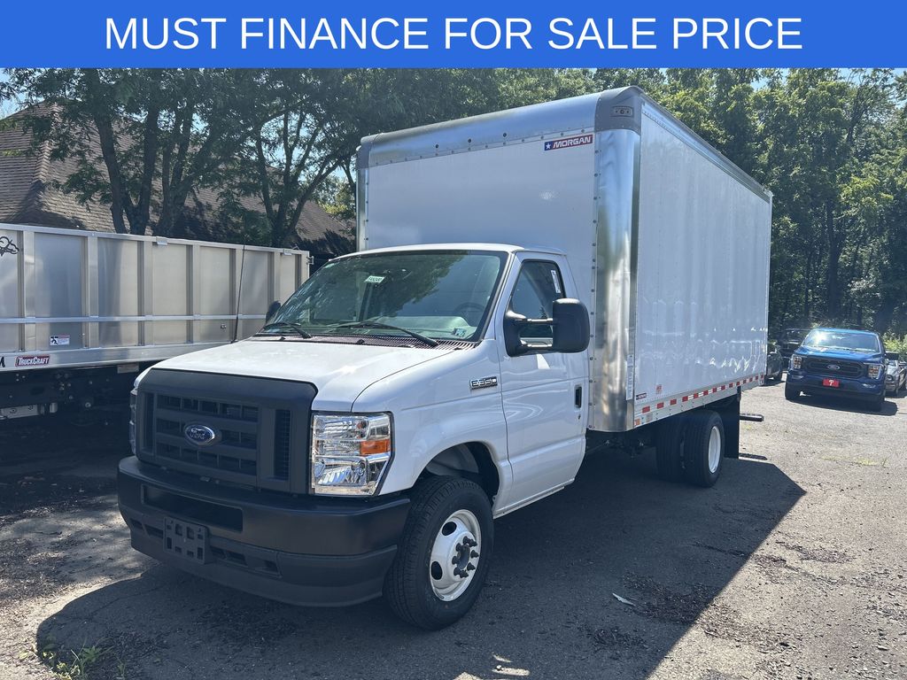 2025 Ford E-Series Cutaway Base's photo