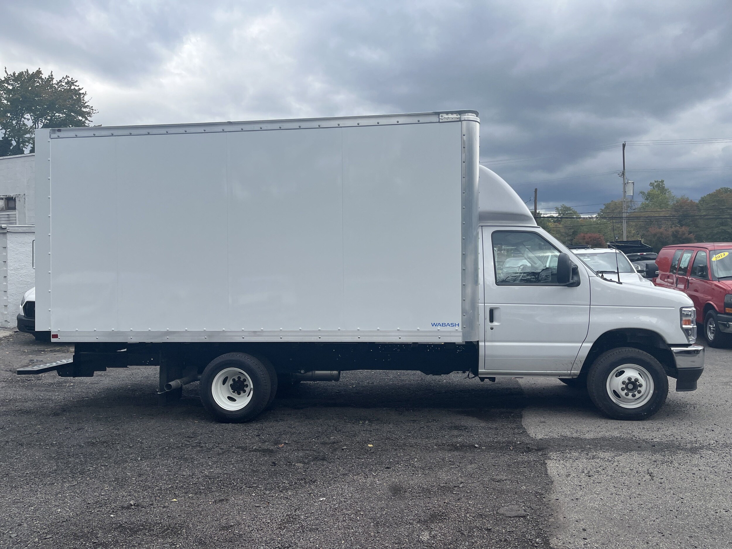2024 Ford E-450 Cutaway photo 4
