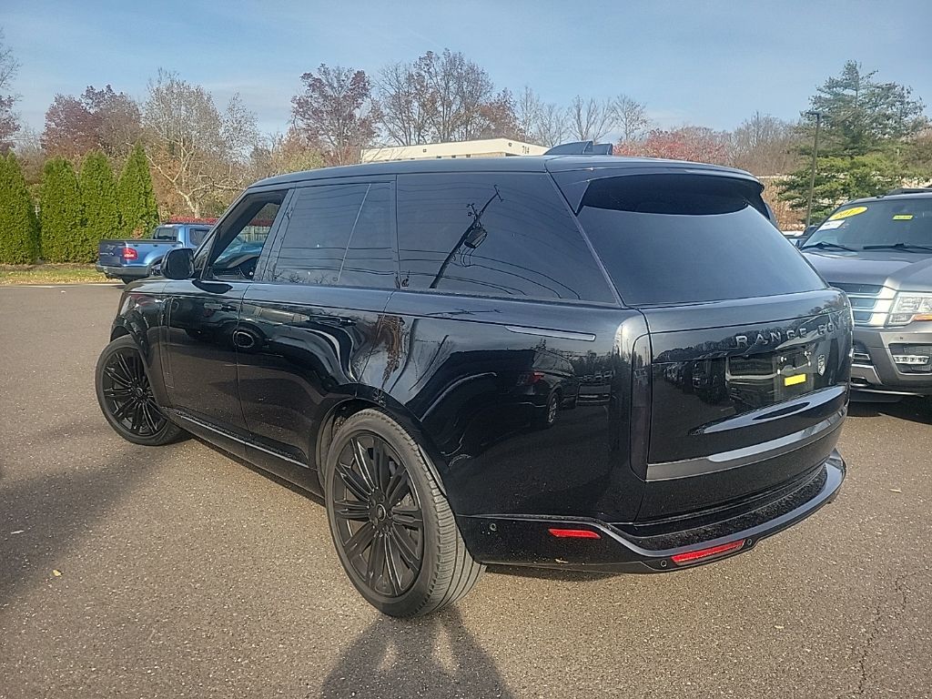 2023 Land Rover Range Rover SE photo 2