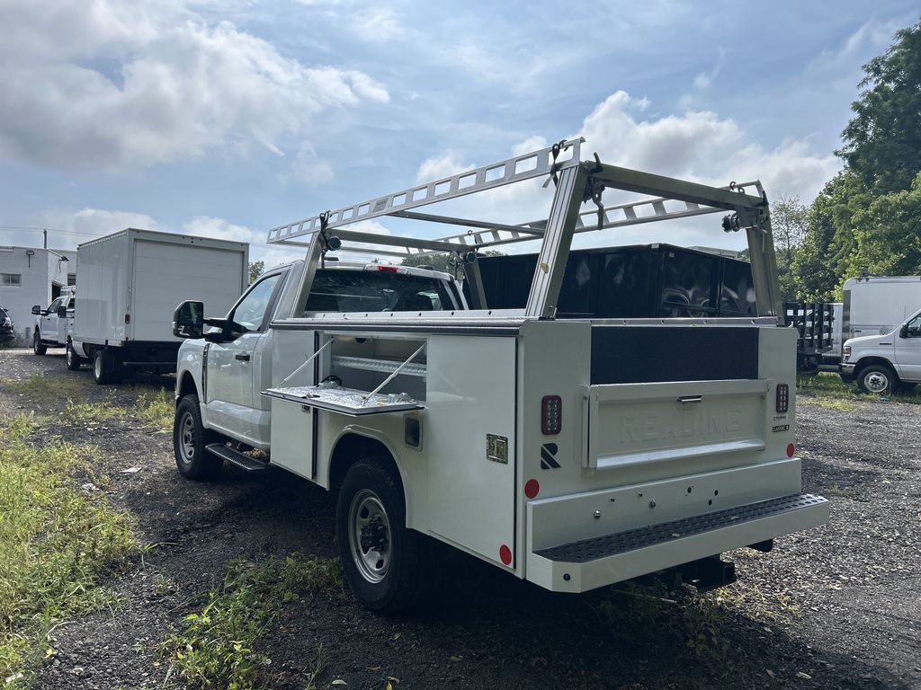2025 Ford F-350 Super Duty Chassis Cab XLT - Photo 10