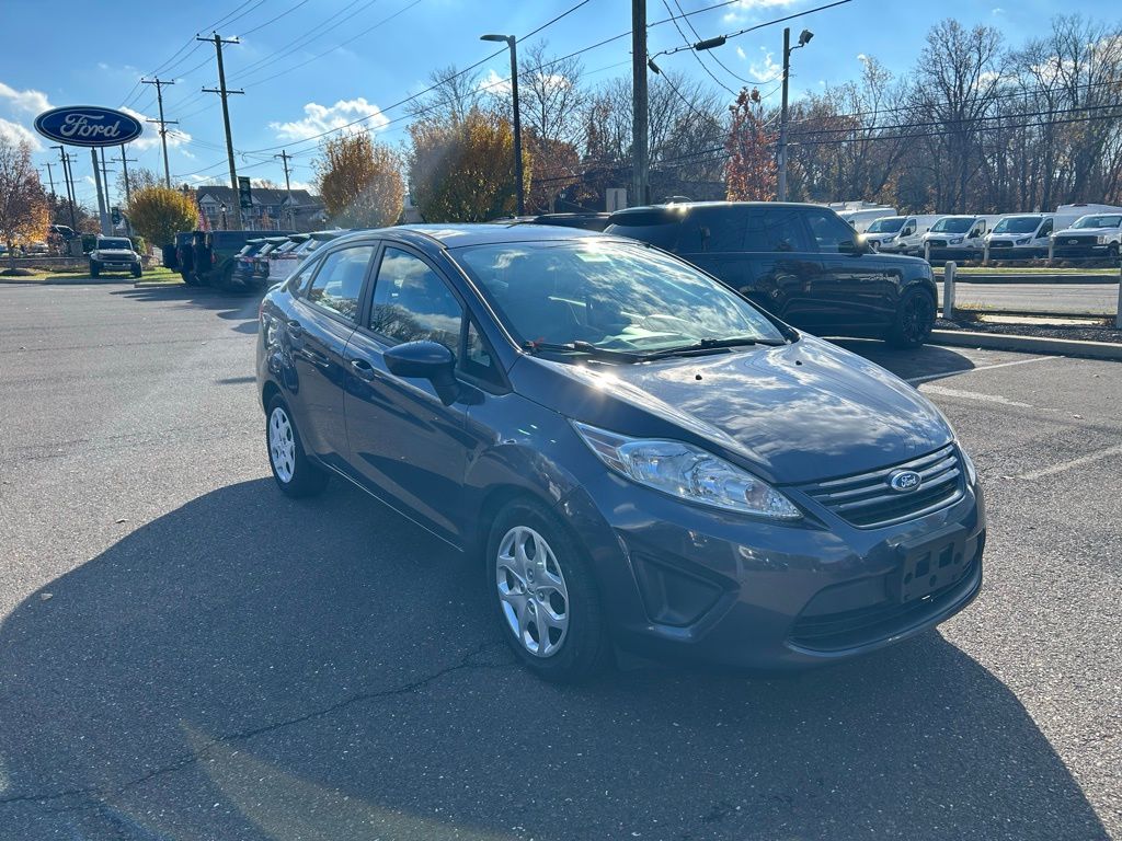 2013 Ford Fiesta S photo 2