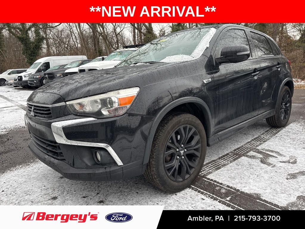 2017 Mitsubishi Outlander Sport LE's photo