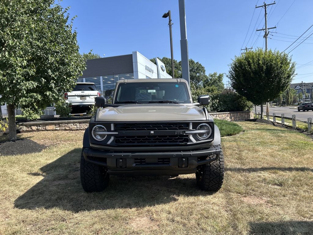 New 2025 Ford Bronco Badlands Hardtop 334A with a V6 SUV